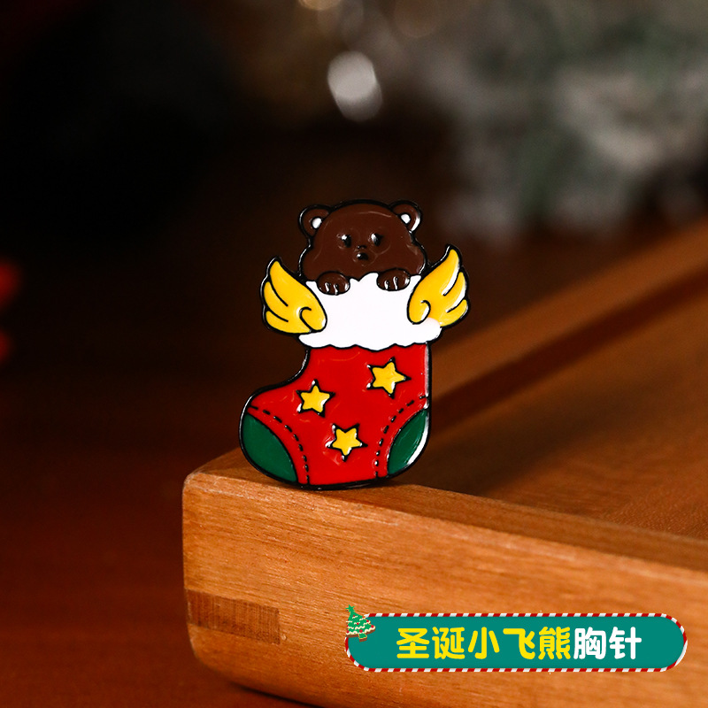 Broche de aleación de sentido avanzado japonés nueva insignia de personalidad de moda femenina de dibujos animados bolsa de Navidad accesorios de metal al por mayor