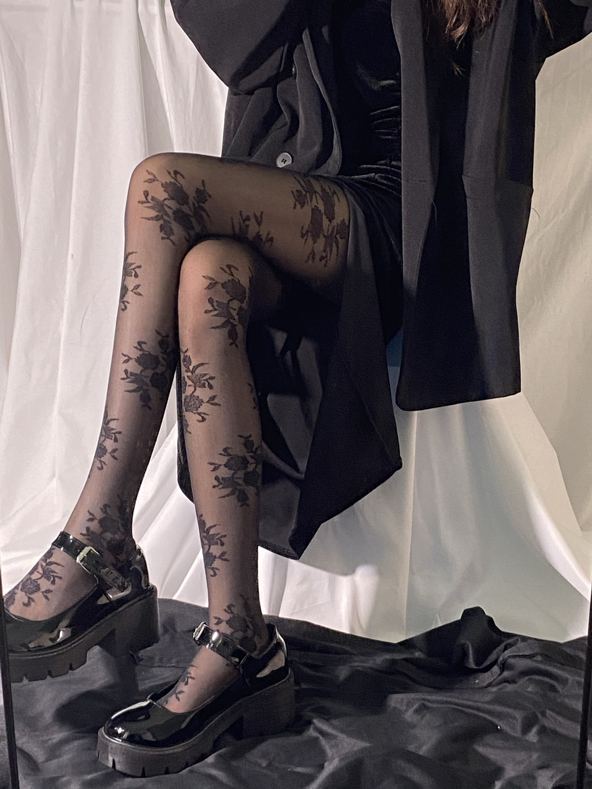 Retro Milky White Rose Rose Jacquard Stockings Lace Thin Dark Black Silk Anti-stripping Pantyhose