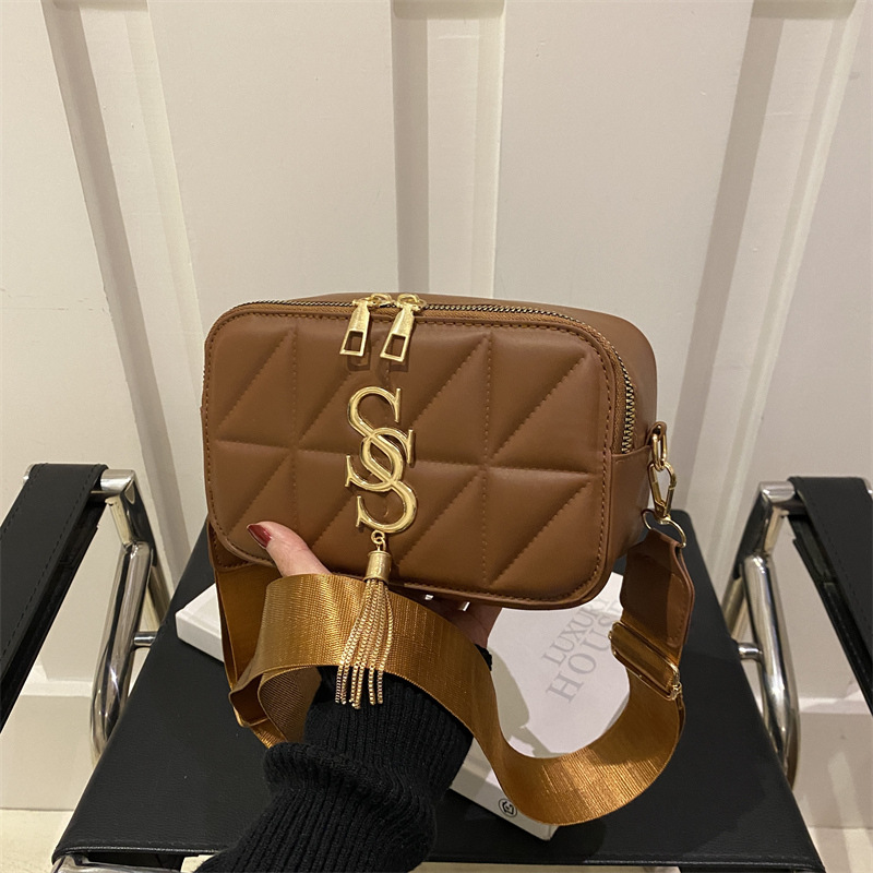 Bolso de moda de bordado de diamante 2024 nuevo estilo coreano de estilo personal ocio de viaje mochila de hombro mochila de estilo occidental