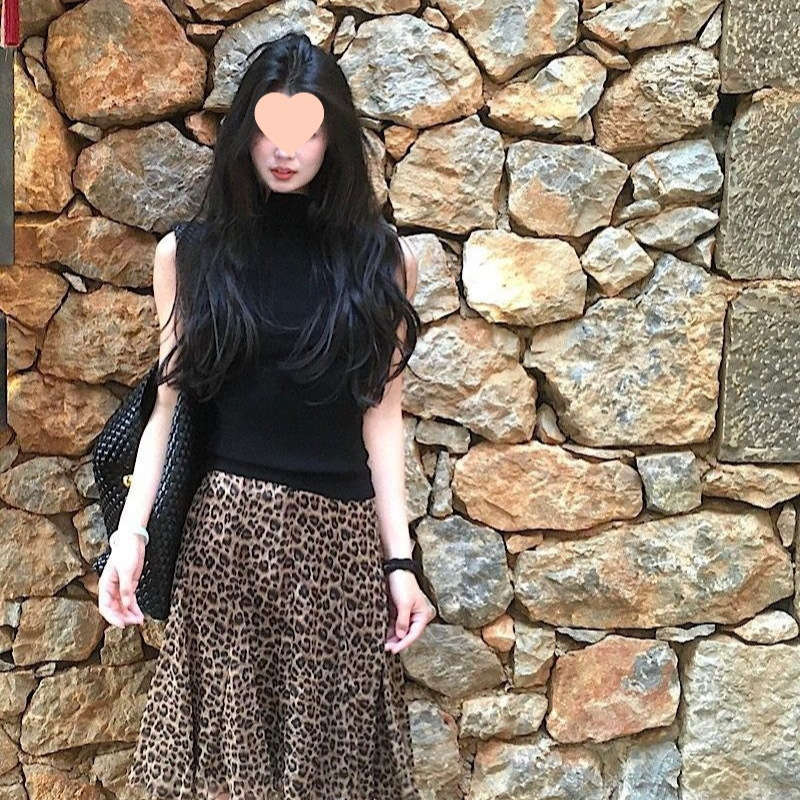 Elegant Outfit: Black Half-High Collar Base Vest for Women, New Spring Style Slimming High-Waisted Leopard Print Skirt Two-Piece Set Elegant Outfit: Black Half-High Collar Base Vest for Women, New Spring Style Slimming High-Waisted Leopard Print Skirt Two-Piece Set