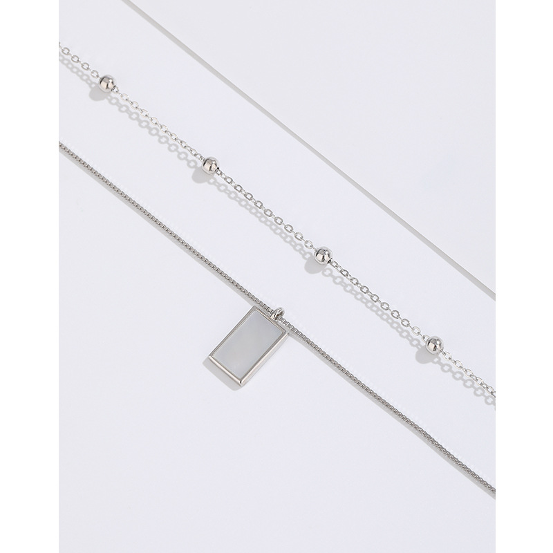 Collar de plata de ley de doble capa de fritillary blanco para mujeres luz nicho de lujo apilado Cadena de clavícula colgante cuadrado Cadena de suéter de alto grado