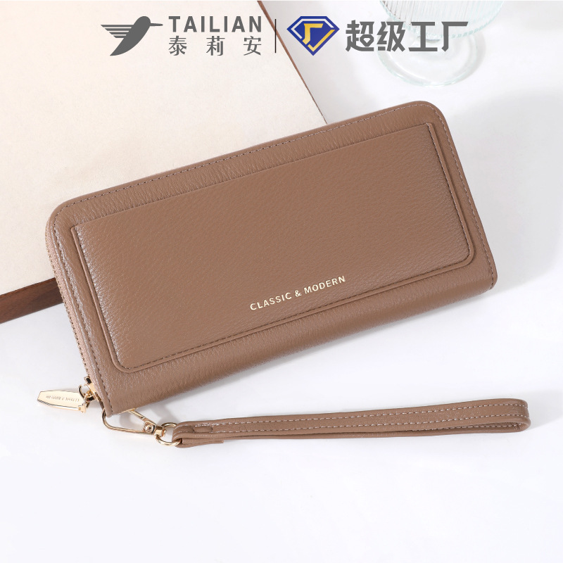 Capacious wallet