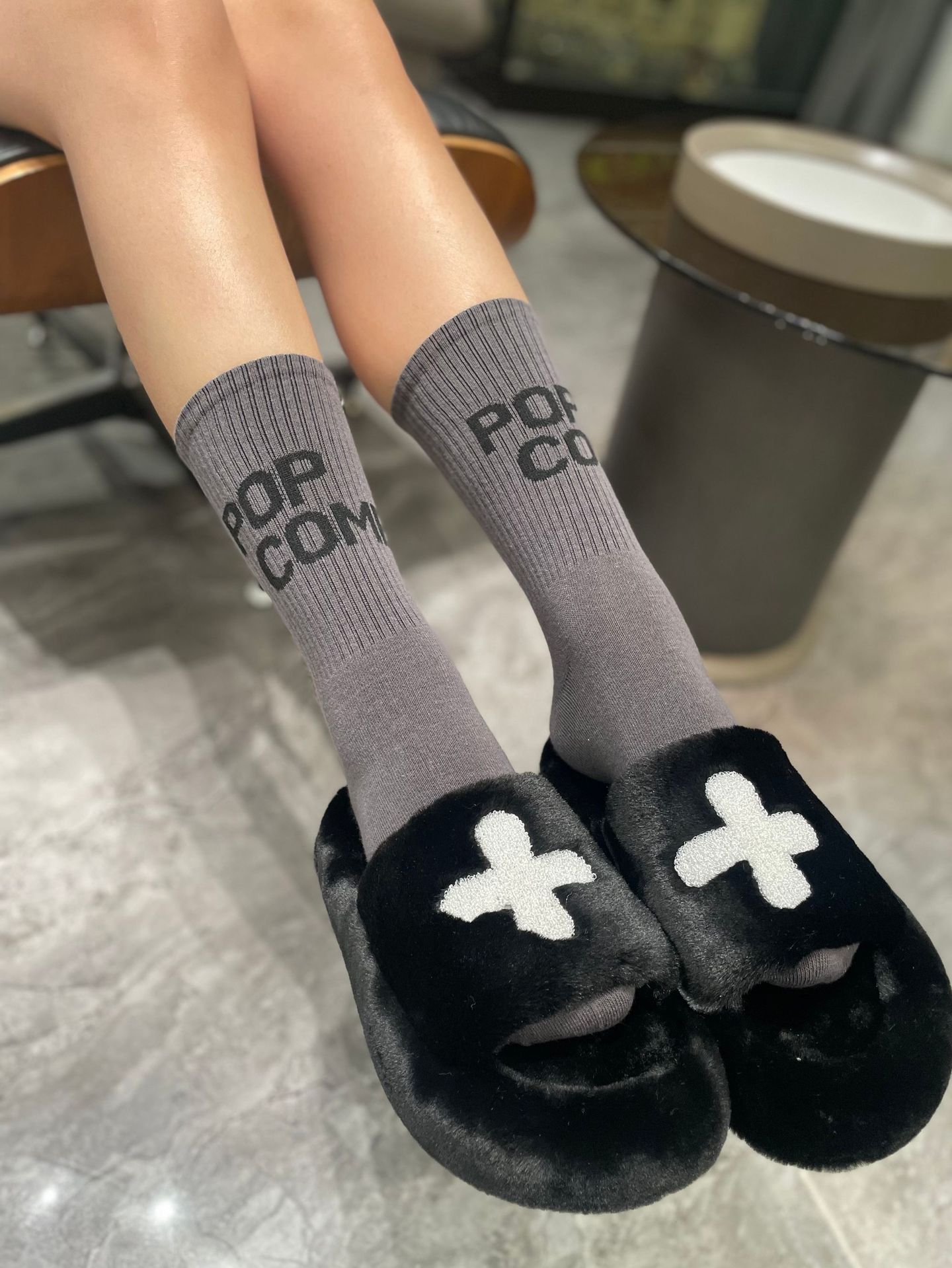 Internet celebridad Nueva ins moda blanco y negro completo impreso Babi Rosa letra calcetines deportes europeos media pantorrilla longitud calcetines algodón hombres y mujeres