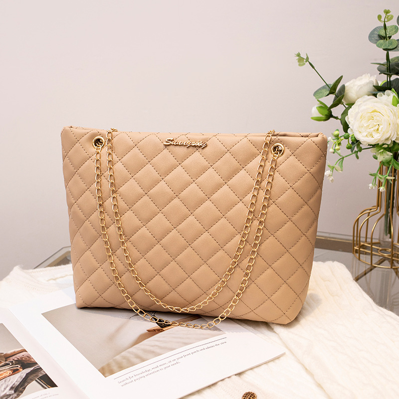 2024 bolsas de cadena de alto nivel de diamante bordadas bolsas de hombro S marca de gran capacidad bolsas de cubo comercio exterior al por mayor