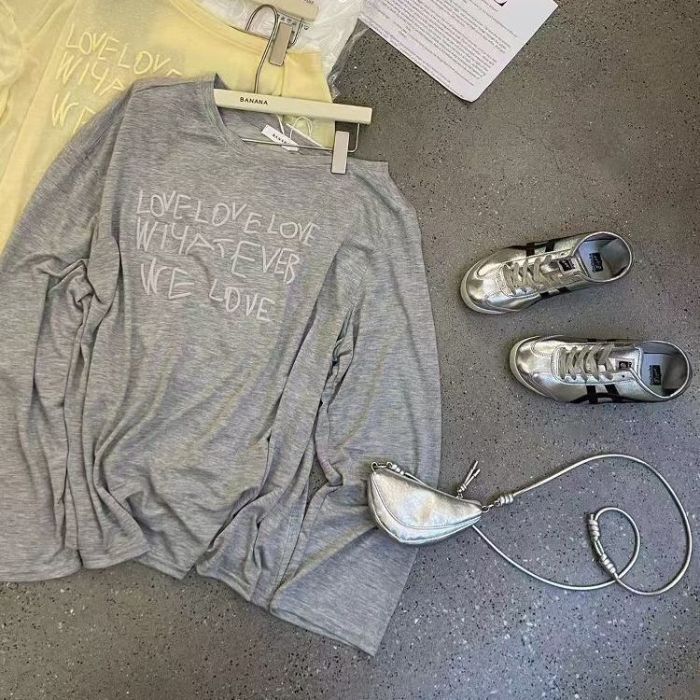 韓国の夏のファッショナブルな斜め襟フォームレタープリントレイジー長袖Tシャツ日焼け止めシャツ女性用ルーズオフショルダートップ|undefined