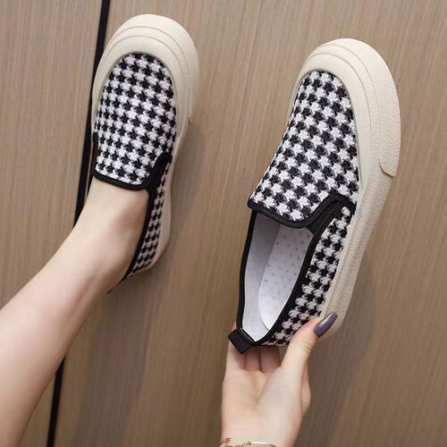 Factory direct sales thick-soled canvas shoes, spring and autumn breathable low-top student flat shoes, slip-on lazy ladies shoes