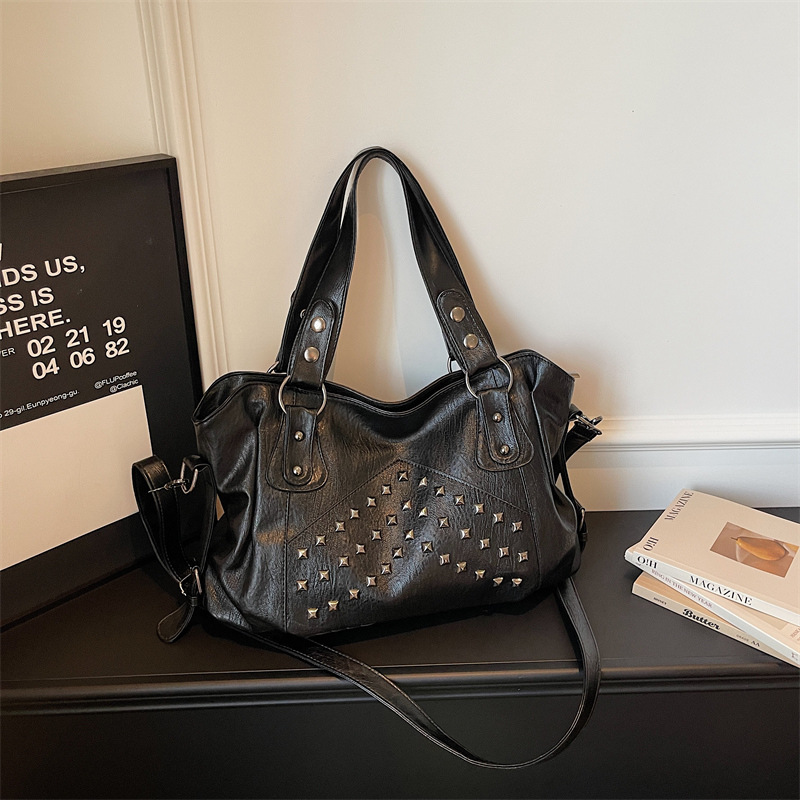 Retro Punk Studded Shoulder Bag For Women Large Capacity Handbag_voghion.com