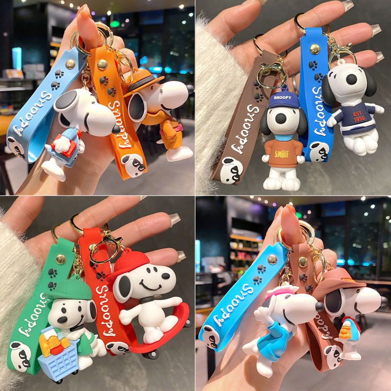 2026 Cartoon Snoopy Keychain Pendant Street Vendor Couple Cute Puppy Doll Bag Pendant Gift Wholesale