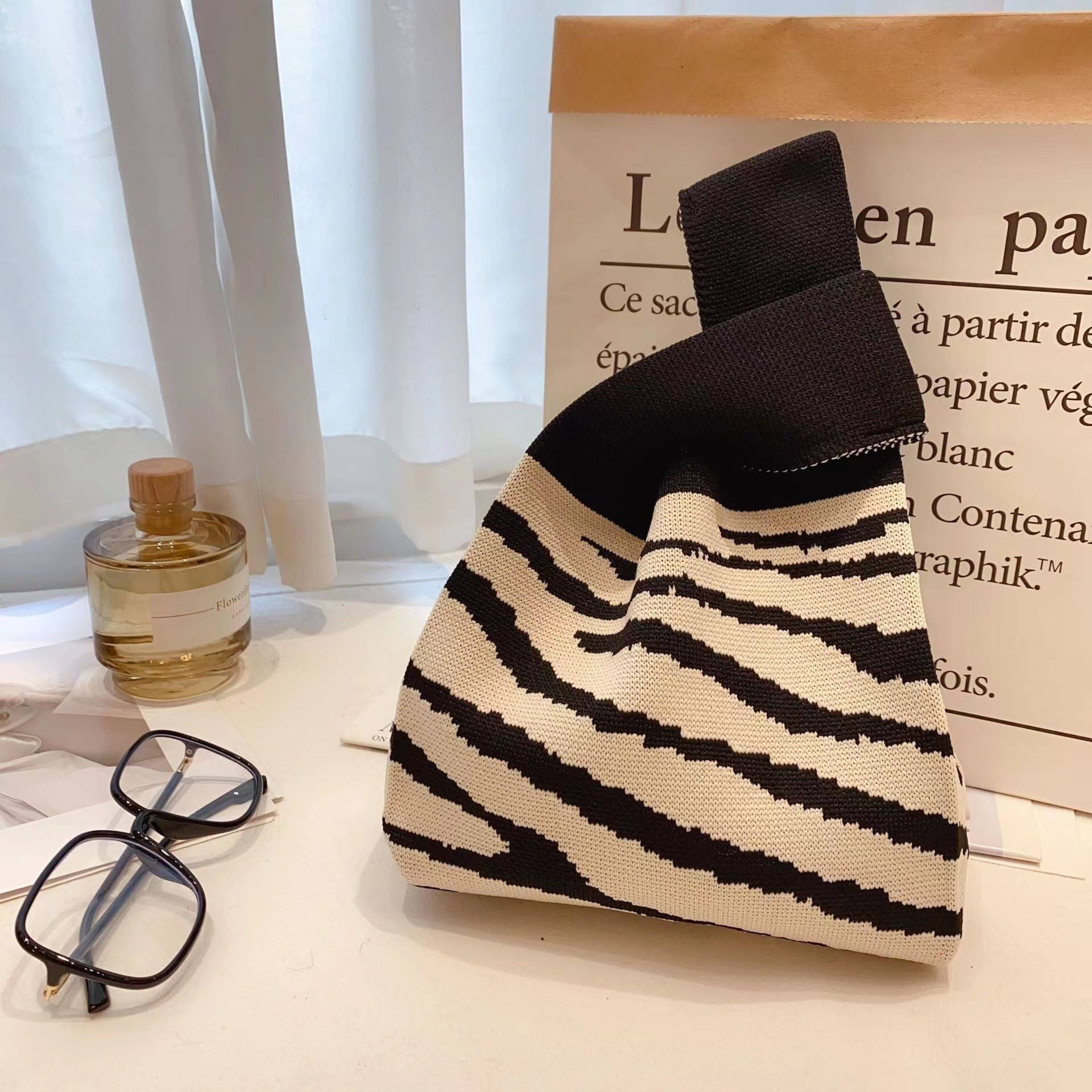 Ins versión coreana de primavera y verano nuevos bolsos de mujer, bolsos de mano, bolsos de punto de nicho simples, bolsos de chaleco, bolsos de mensajero