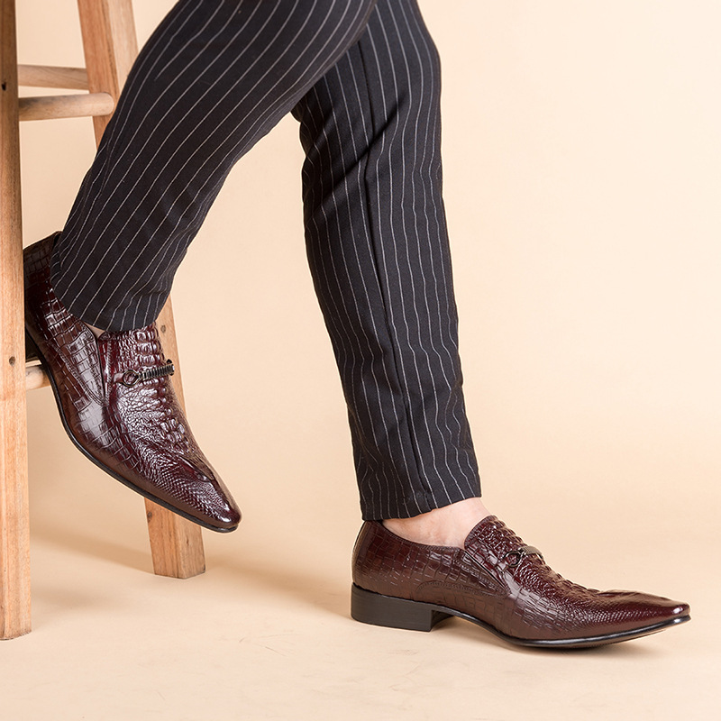 Alligator print men's slip-on shoes Business pointy slip-on shoes_voghion.com