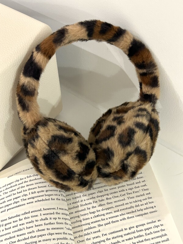 秋冬のヒョウの紋様の柔らかいウサギの絨毯の耳カバーの耳の保温の甘いクールなギャルの保温のイヤホン式のぬいぐるみの耳カバーの女子学生|undefined