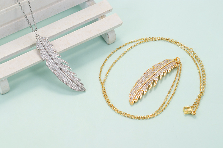 Plating Design Simple Leaf Retro Inlaid Zircon Copper Clavicle Chain Wholesale