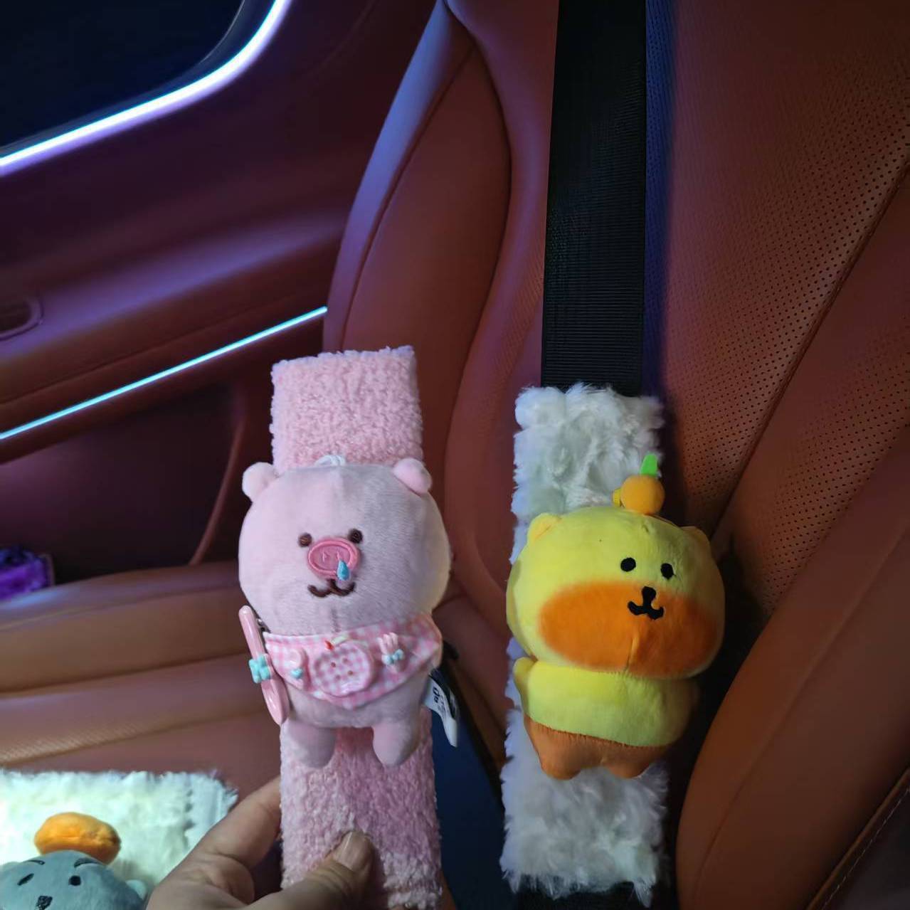 Car Seatbelt Plush Toy with Gray Wolf and Self-Deprecating Bear Design, Universal Shoulder Strap Plush Toy