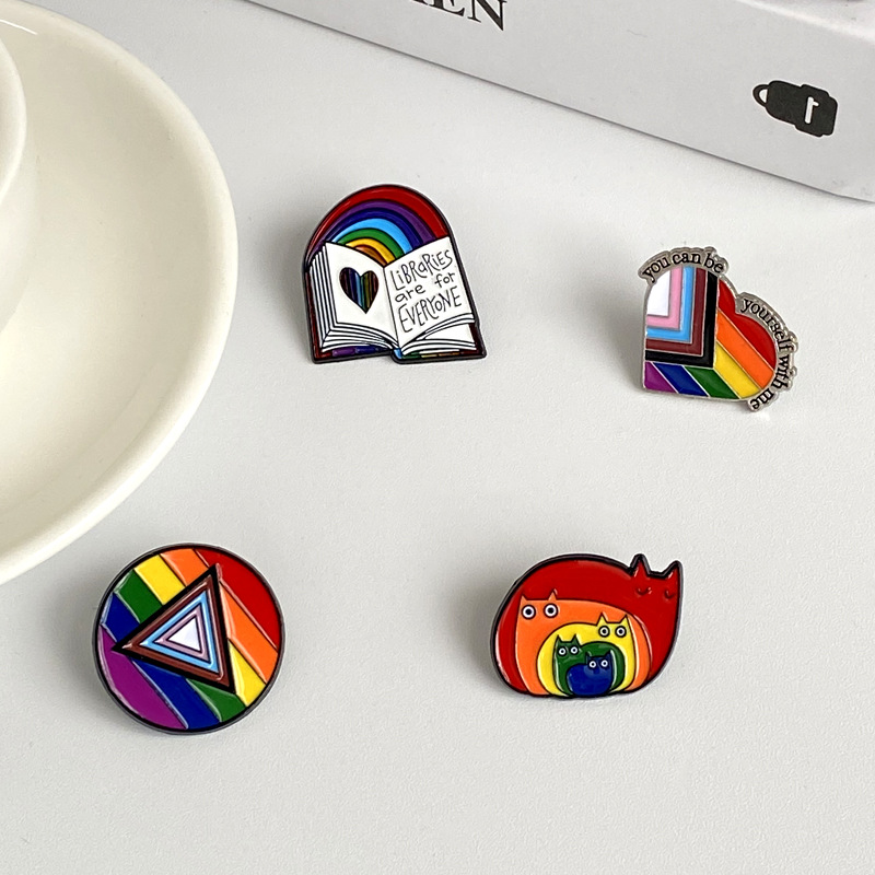 Fashion Pin Rainbow Heart Shape Cat Alloy Plating Unisex Brooches display picture 5