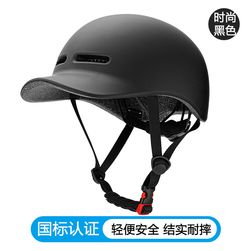 新型の自転車ヘルメットは一体成型されています。