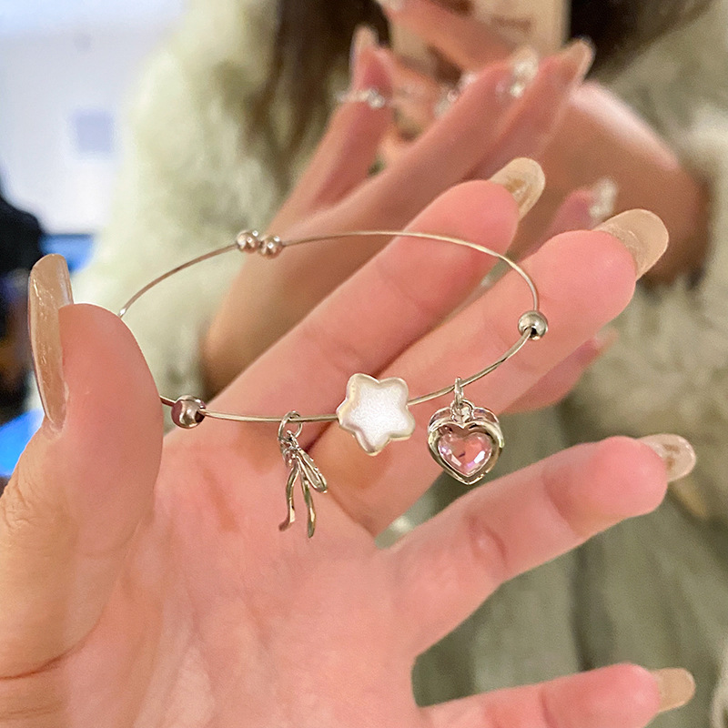 甜酷风粉色爱心蝴蝶结手镯女轻奢小众精致星星手链学生闺蜜手饰品