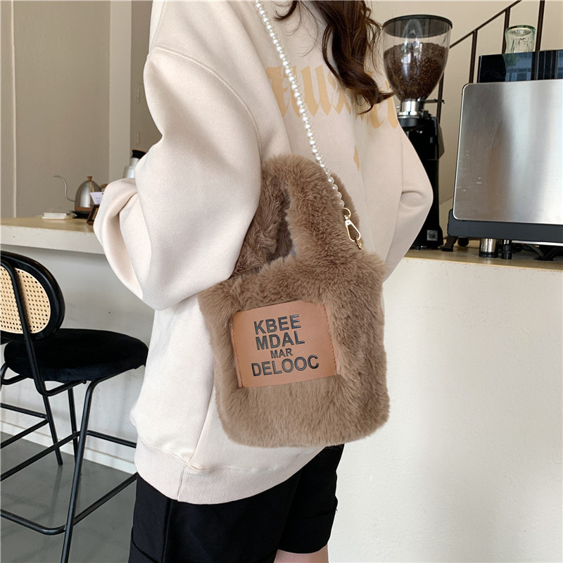 2023 New Winter, Autumn, Winter Versatile, High end, and Small Crowd Crossbody for Women Plush Bucket Chain Bag_voghion.com