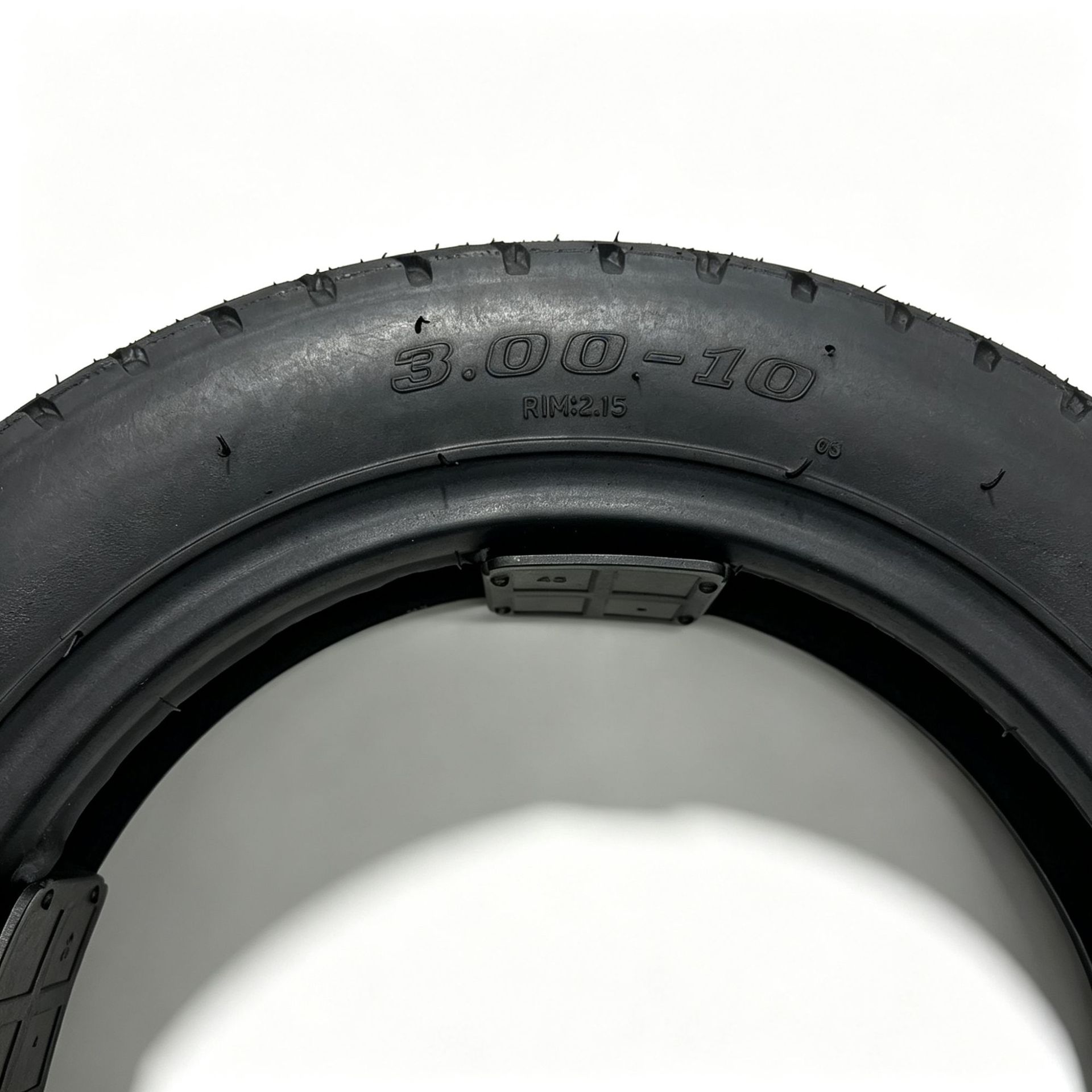 Electric vehicle vacuum tire 300-10, anti-slip and wear-resistant design, thickened eight-layer new vacuum tire