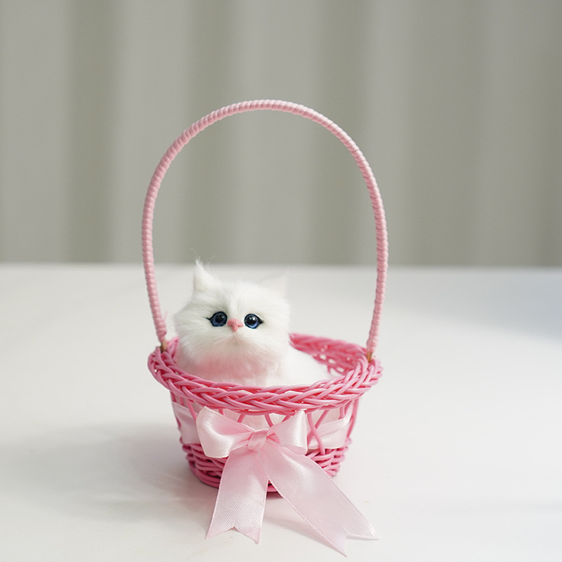 높은 바구니 (핑크) + 작은 흰색 고양이 짖을 수 있습니다