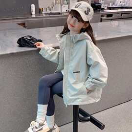 女童外套春秋款2025新款韩版儿童时髦连帽冲锋衣女宝宝防风上衣