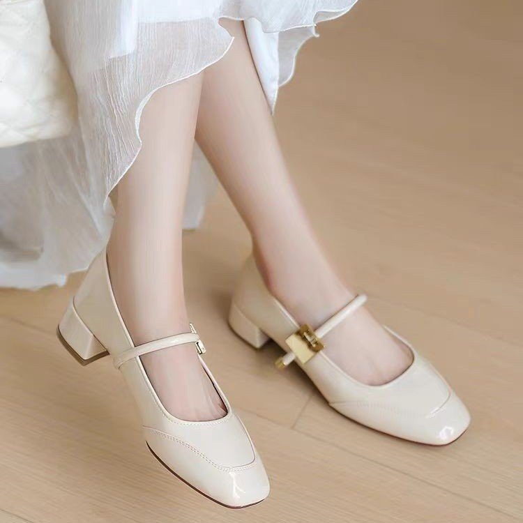 Zapatos retro Mary elegantes de cuero fragante para mujer con boca poco profunda 2025 nuevo estilo de noche zapatos ligeros de moda francesa para mujer
