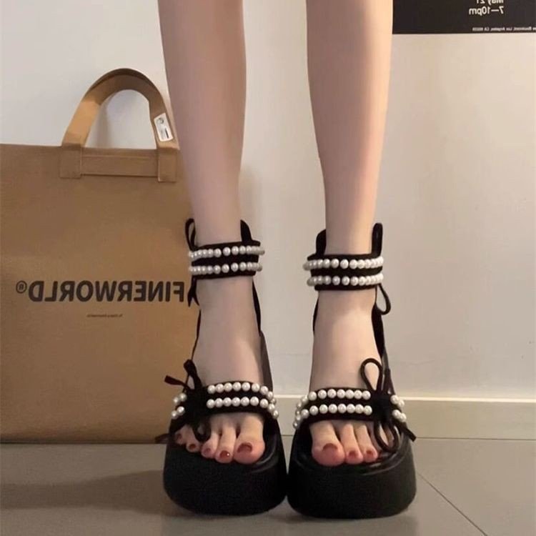 Arco de perlas sandalias de fondo grueso de hadas 2026 primavera y verano nuevo estilo con falda de sandalias romanas de moda