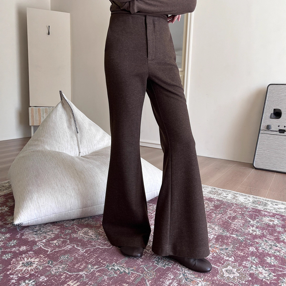 初打十三行2025冬季羊毛简约松弛微喇长裤百搭通勤休闲裤女KB772