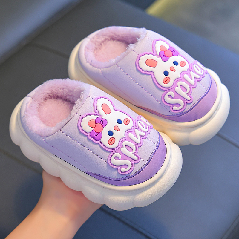 2025 nuevos zapatos de tacones de invierno para niños PU impermeable y cálido con una base gruesa de vello zapatillas de algodón para niños pequeños y medianos