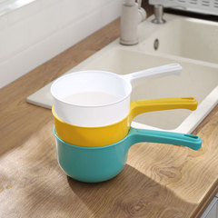 Wholesale thick-handled long-handled unbreakable water scoop for kitchen and bathroom household plastic water ladle large water scoop for children's bath