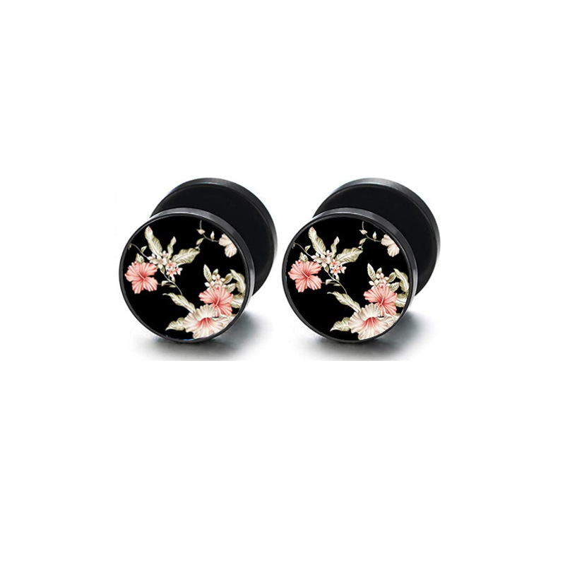 16G labret stud size and finish detail