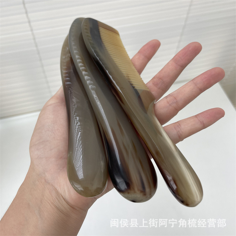 Natural Horn Comb 20cm Handle Comb with Rounded Teeth for Scalp Massage and Daily Grooming key features