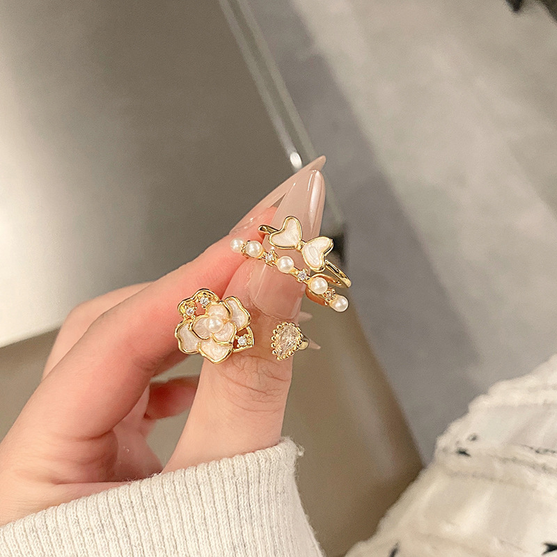 Simple Retro Double-layer Butterfly White Zircon Ring for Women's Niche Exquisite Hand-displaying Fine Pad Rose Ring