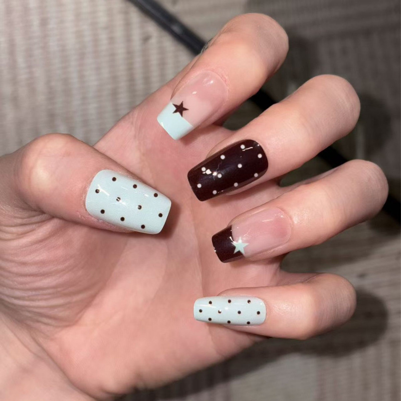 Thin and delicate short-length autumn and winter brown polka dot mocha ins-style brightening high-end nail patches