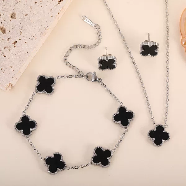 Titanium steel non-fading double-sided four-leaf clover necklace set for women, fashionable, elegant, light luxury, high-end, niche bracelet wholesale