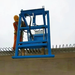 自动行走凿毛机器人空心板梁侧面加固混凝土凿毛机