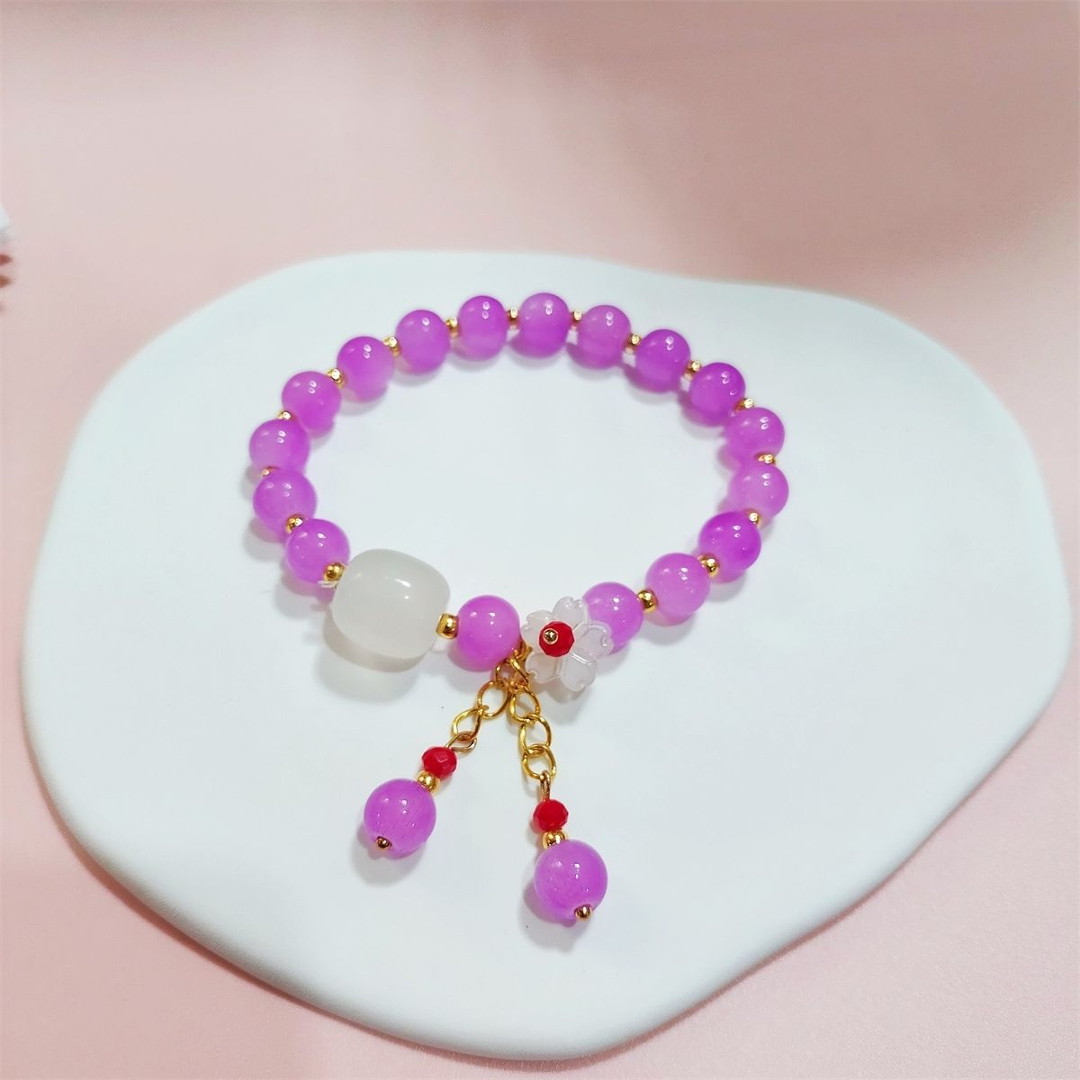 Flores de melocotón colgantes morados