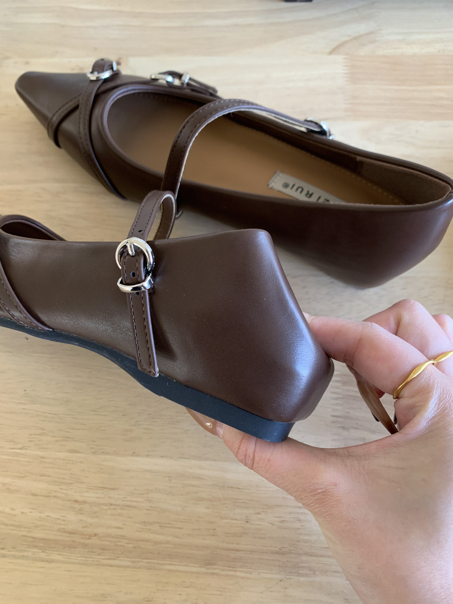 Inner Pointed Single Shoes Women's Shoes 2026 Spring New Korean Version Inner Height Increase One-word Buckle Mary Jane Shoes Women's Middle Heel_vogvips.com