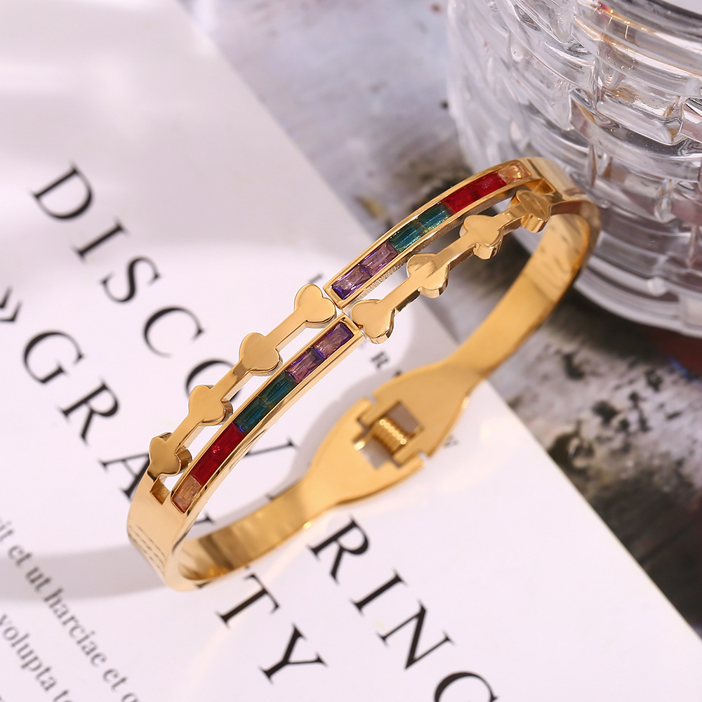 Colored Zircon Peach Heart Spring Buckle Bracelet