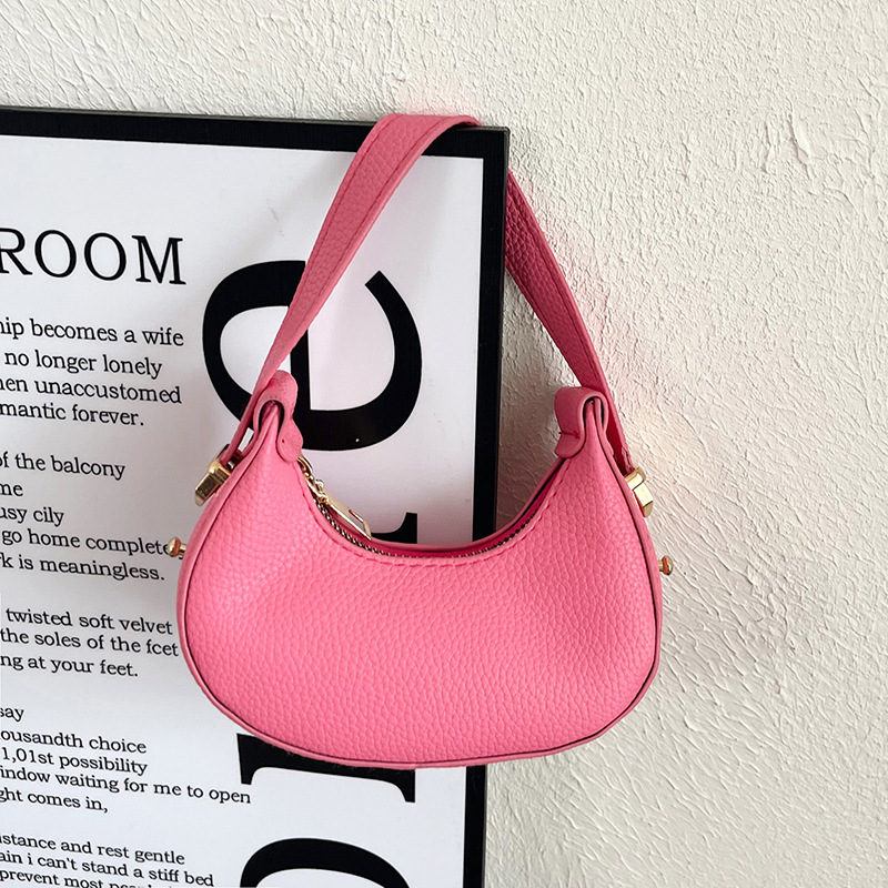 Bolso pequeño para mujeres 2026 nuevo nicho de diseño de tendencia de verano personalidad moda moda moda popular bolso de media luna de hombro bolso axilar