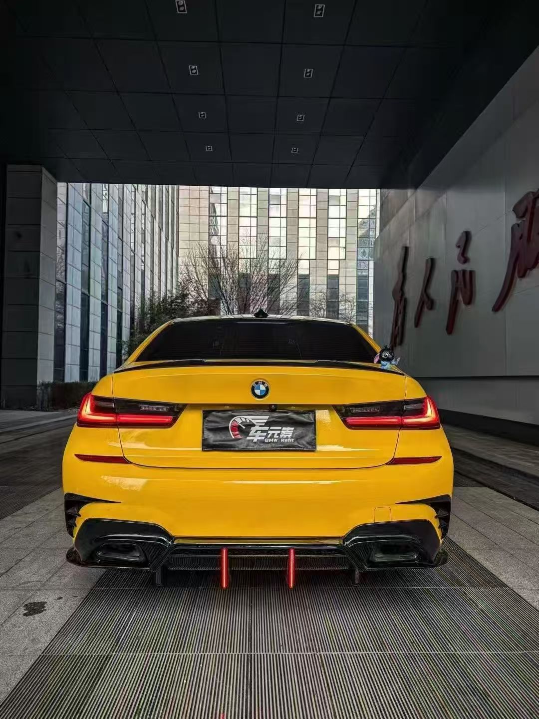19+ Bmw 3 Series G20 G28 Rear Lip with Lights, Rear Diffuser with Dual Vertical Light Bars, Modified Body Kit Rear Bumper