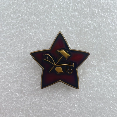Vintage Red Pentagram Enamel Badge Cultural and Historical Brooch Collection Souvenir Backpack Collar Accessory Pendant