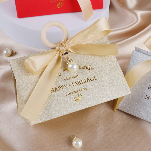New wooden ring triangular wedding candy box champagne gold portable wedding candy bag engagement souvenir gift box wedding candy box packaging