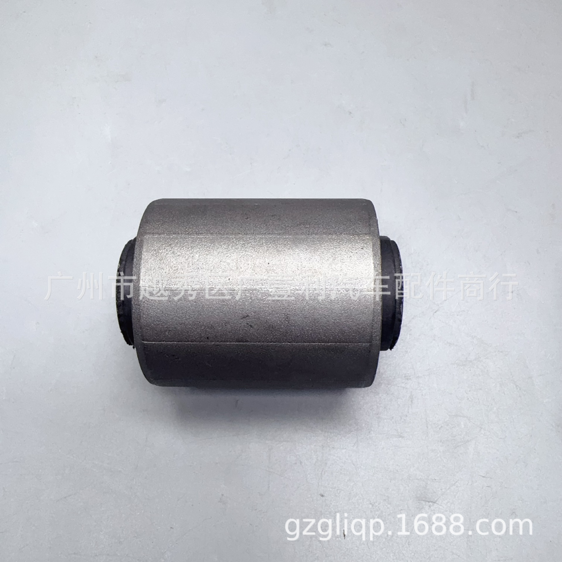 Applicable to 41651-60030 52380-60040BH LX470 UZJ100 4700 rear differential rubber bushing