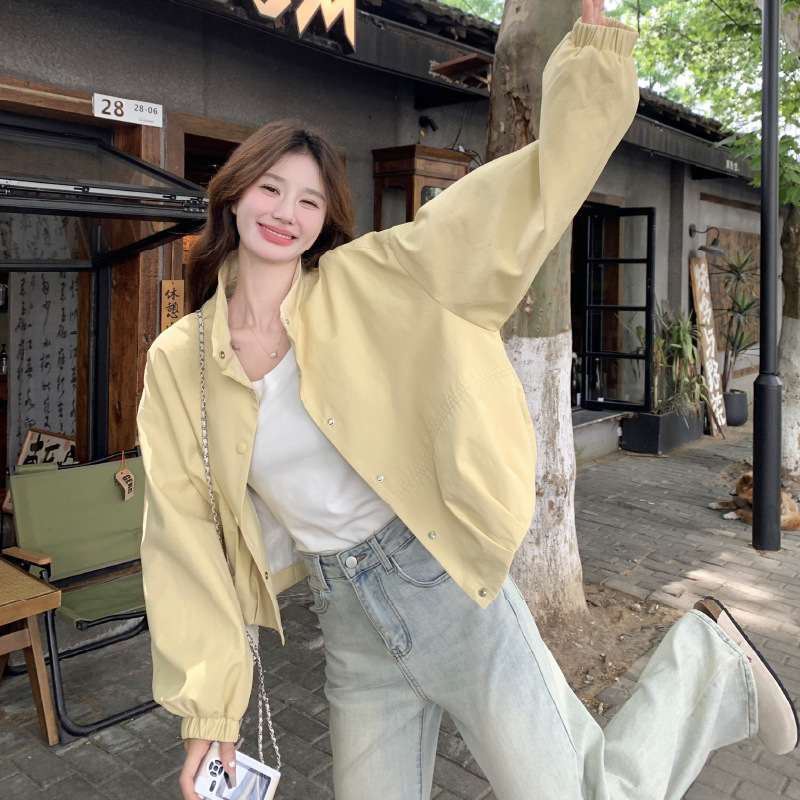 Real shot of a super stylish milky yellow women's short jacket, 2026 early autumn new Korean style, casual and fashionable jacket