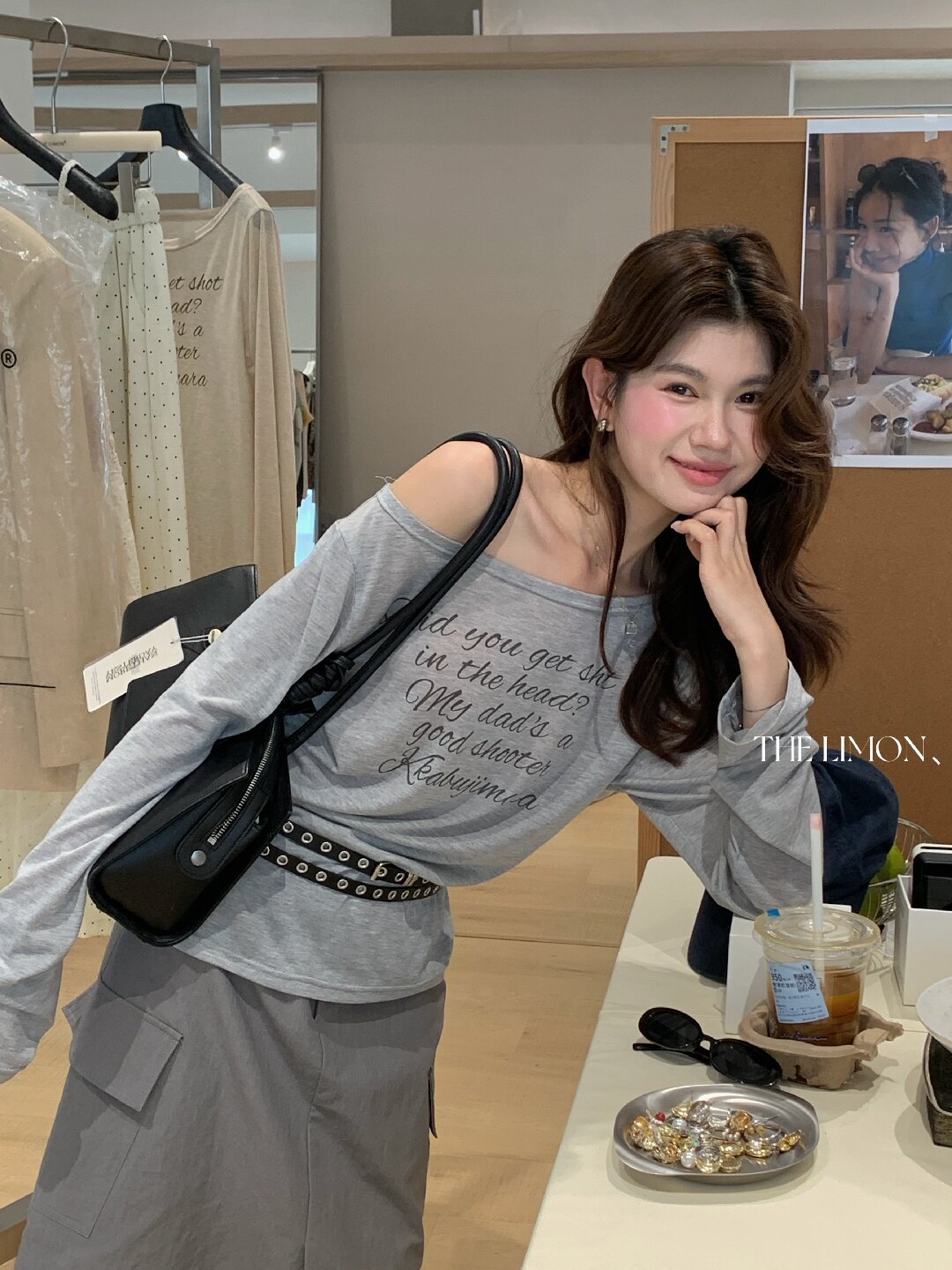 Áo thun nữ tay dài cổ tròn in chữ, phong cách Hàn Quốc, chất liệu cotton thoáng mát — màu đen, màu trắng, màu xám, màu vàng chi tiết 15