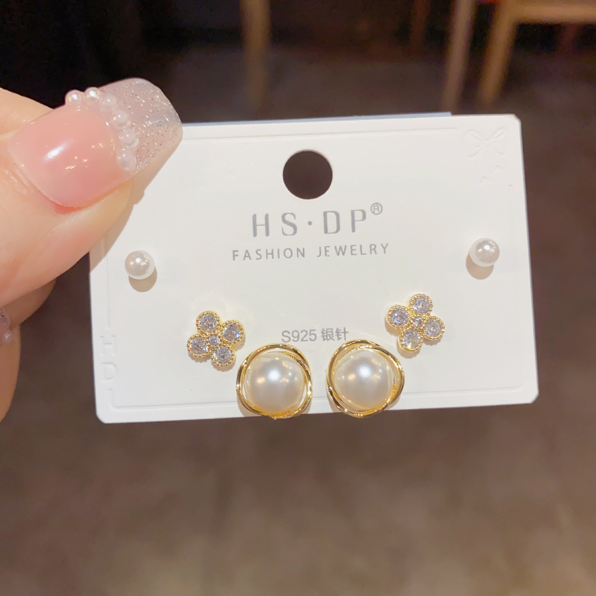 S925 aguja de plata micro incrustaciones de circón pendientes cortos pendientes de pelo corto japonés y coreano elegante todo-fósforo simple conjunto de tres piezas pendientes para las mujeres