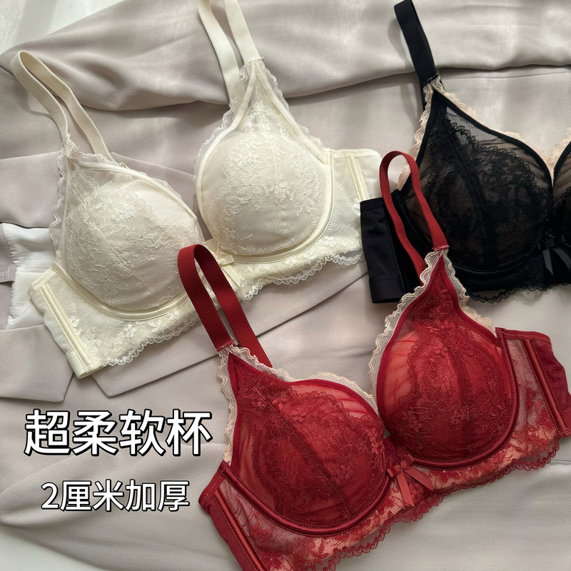 Sexy French Lace Intimates, Comfortable, No Rims, Medium Thick, Small Breast Side Gathering Bra, Wedding Year Red
