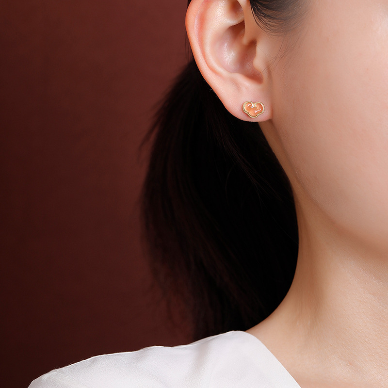 Bông tai bạc S925 mạ vàng hồng hình quả ruyi đính đá đỏ tự nhiên phiên bản AB thiết kế độc đáo — Một cặp (màu của phiên bản AB sẽ khác)