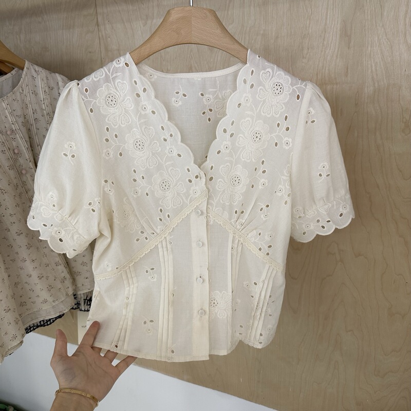 Korean Lace Embroidered V Neck Short-Sleeved Shirt for Women 2024 Summer New Style French Puff Sleeve Waist Top Korean Lace Embroidered V Neck Short-Sleeved Shirt for Women 2024 Summer New Style French Puff Sleeve Waist Top
