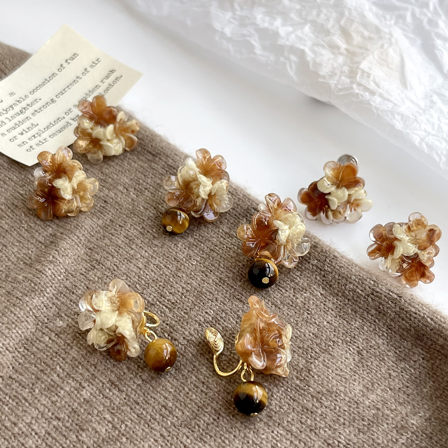 Hong Kong Style Retro Autumn and Winter Warm Flower Tiger Eye Geometric Ring Earrings Without Piercing Mosquito Coil Ear Clip Versatile Coffee Color
